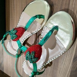 Betsey Johnson Birdie embellished strawberry sandal Sz 6